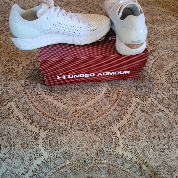 Shoes - Picture 4 of 6